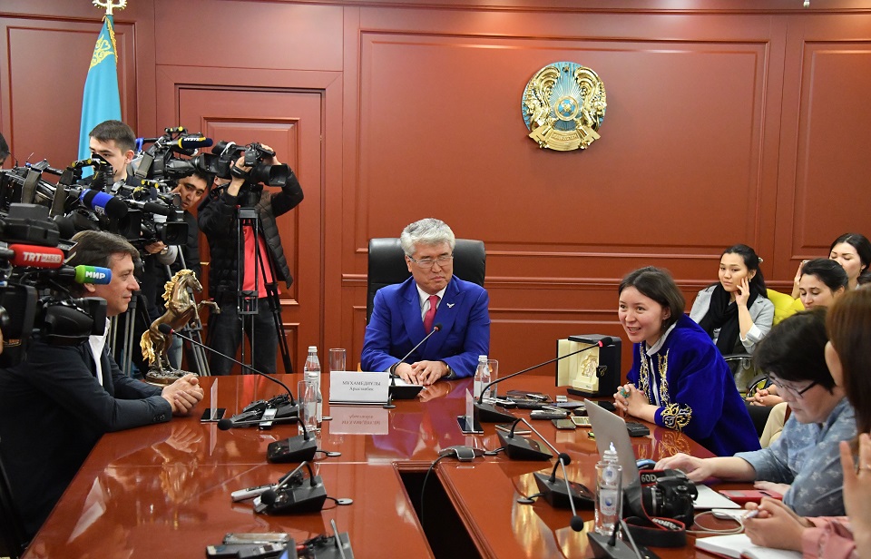 سامال ەسلياموۆا: تۋعان ەلىڭنىڭ ىقىلاسىن سەزىنۋ – ناعىز باقىت