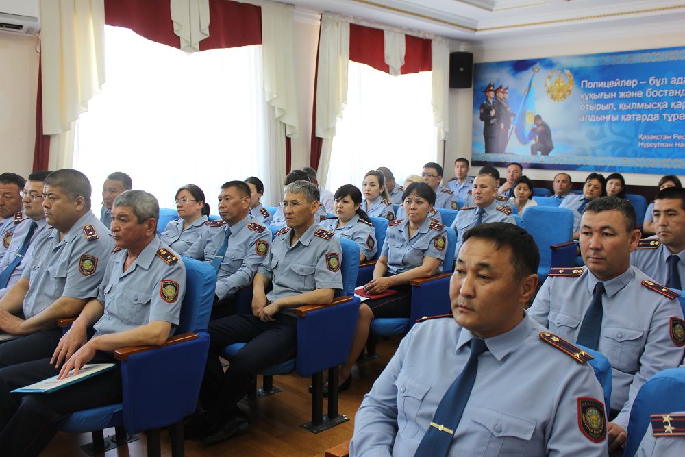 دەپۋتاتتار ماڭعىستاۋلىق پوليتسەيلەرمەن كەزدەستى
