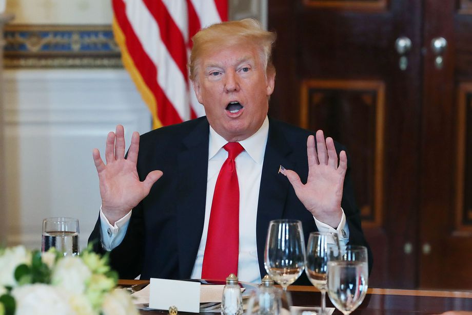 ترامپ كيم چەن ىنمەن كەزدەسپەيتىنىن حابارلادى
