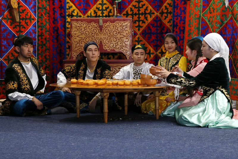 پاۆلوداردا ستۋدەنتتەر «ءادامجۇسىپ» پەساسىن ساحنالادى