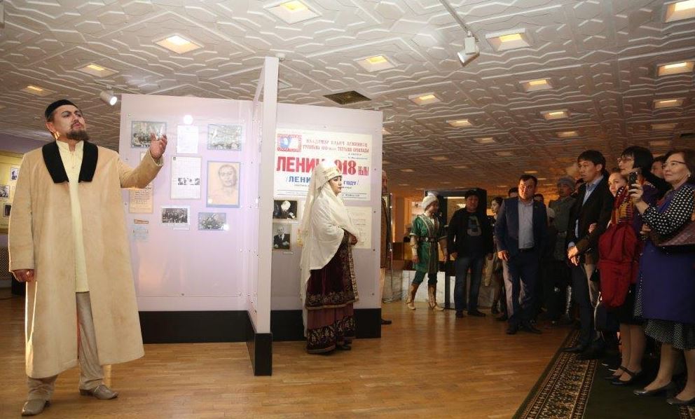 تەاترداعى مۋزەي تۇنىندە مىڭنان اسا جادىگەر كورەرمەن نازارىنا ۇسىنىلدى