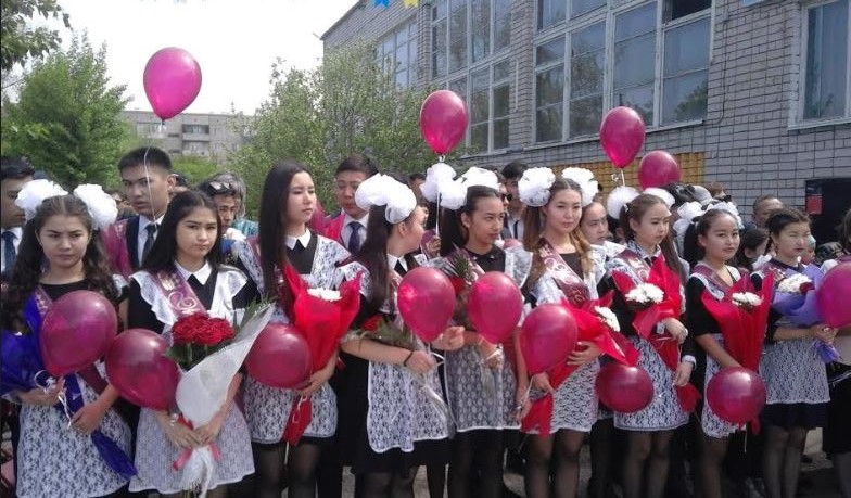 سەمەي قالاسىنىڭ مەكتەپتەرىندە سوڭعى قوڭىراۋ مەرەكەسى ءوتتى