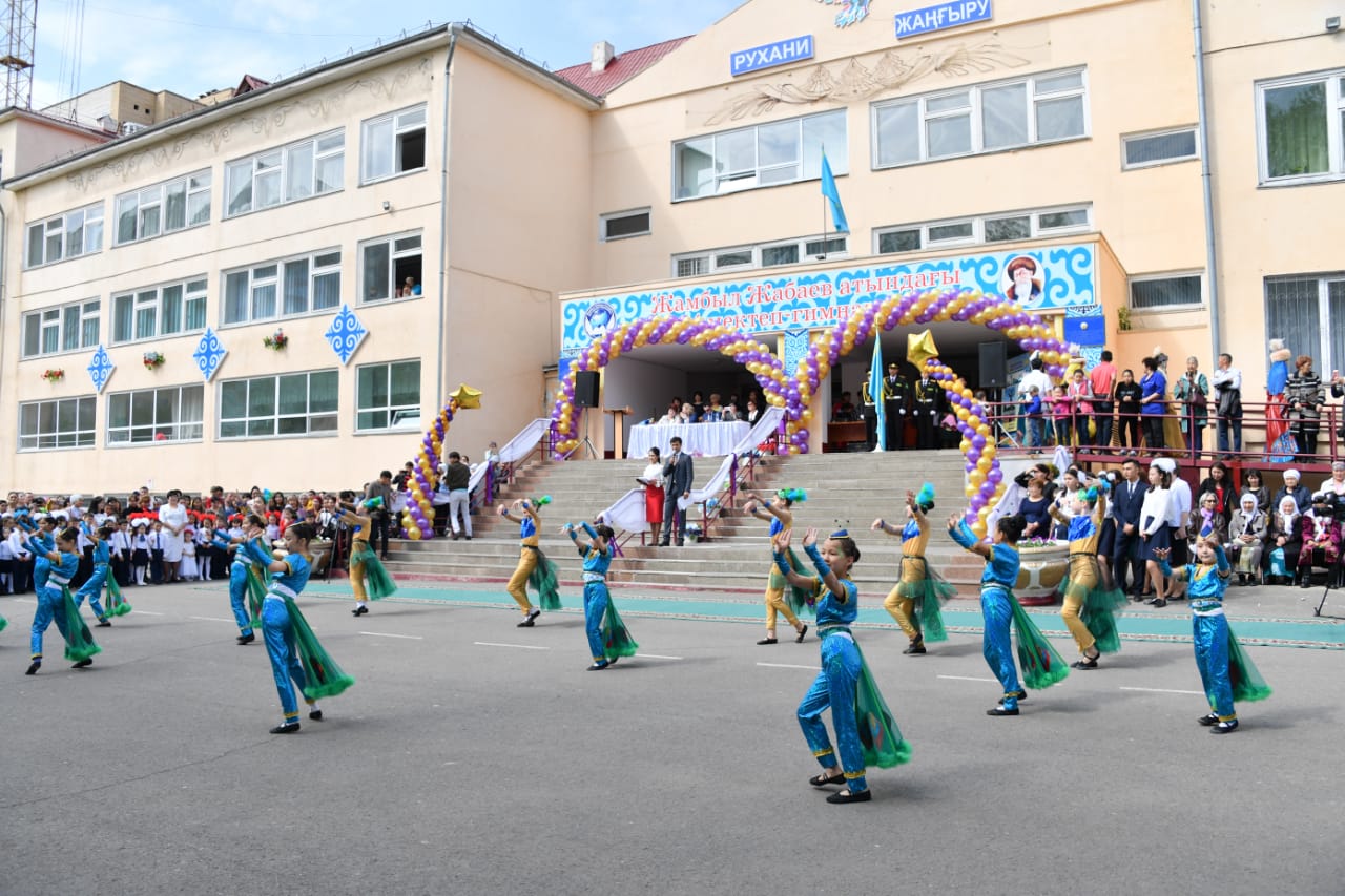 استانا مەكتەپتەرىنە تانىمال تۇلعالاردىڭ ەسىمى بەرىلدى