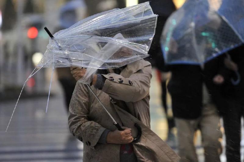 دەمالىس كۇندەرى استانادا كۇشتى جەل سوعىپ, بۇرشاق جاۋادى