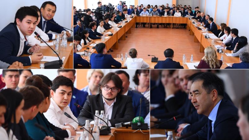 پرەمەر-مينيستر رۋدنىي ستۋدەنتتەرىمەن كەزدەستى