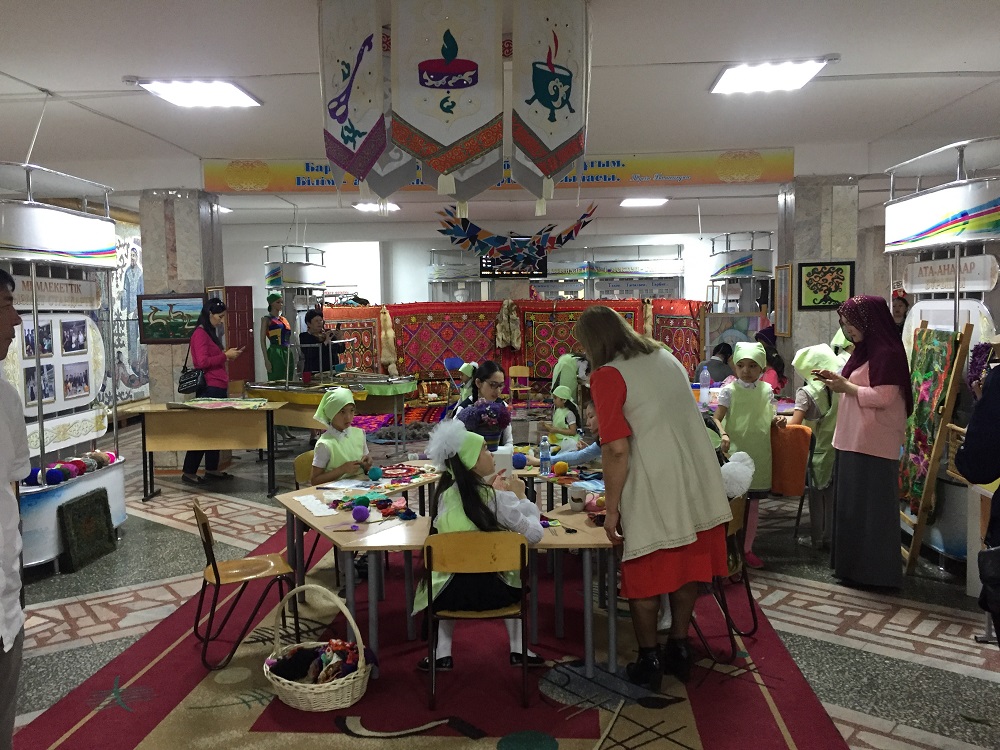 استانادا «قولونەر – رۋحاني جاڭعىرۋدىڭ جارقىن جولى» اتتى شەبەرلىك سىنىبى ءوتتى