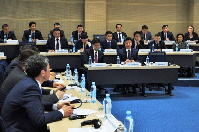 مەمقىزمەتشىلەر سينگاپۋردىڭ ەكونوميكانى ءارتاراپتاندىرۋ تاجىريبەسىن زەردەلەۋدە