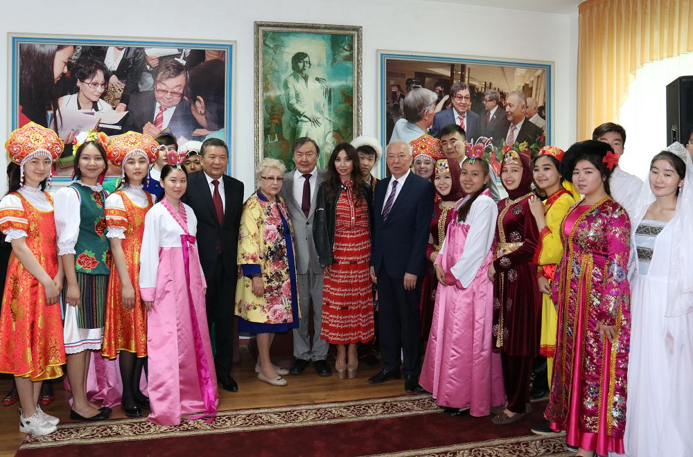 ولجاس سۇلەيمەنوۆ ستۋدەنتتەرمەن كەزدەستى