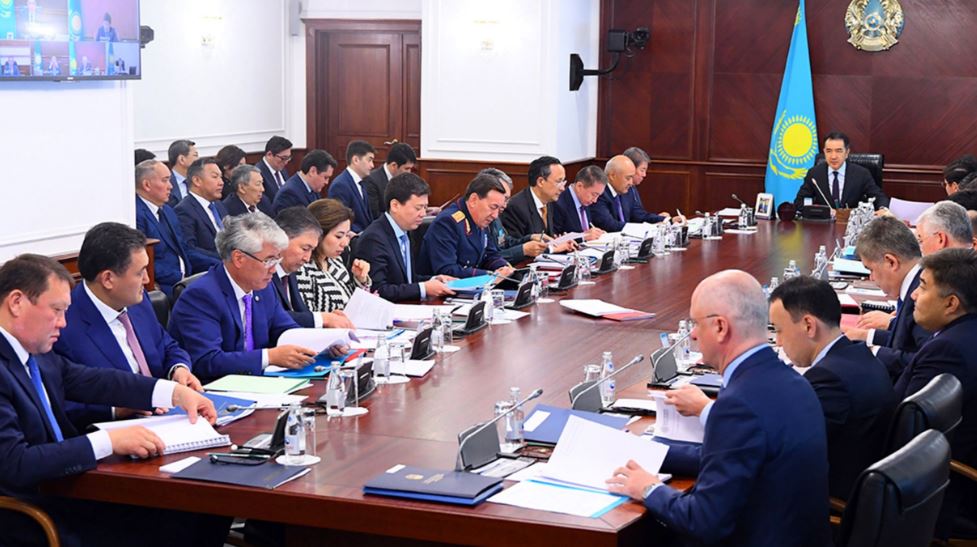 ۇكىمەتتە تەگىن مەديتسينالىق كومەكتىڭ كەپىلدىك بەرىلگەن كولەمىن قۇرۋدىڭ جاڭا مودەلىنە قولداۋ ءبىلدىرىلدى