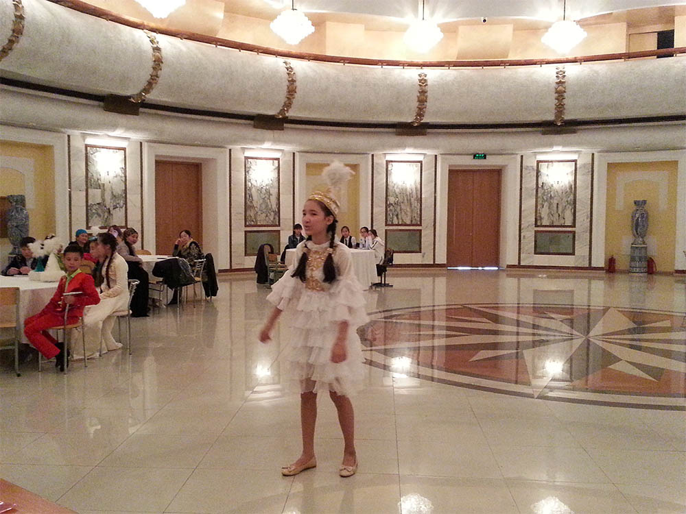 الماتىدا «ەلدىگىمىز – بىرلىكتە» كوركەمسوز بايقاۋى ءوتتى