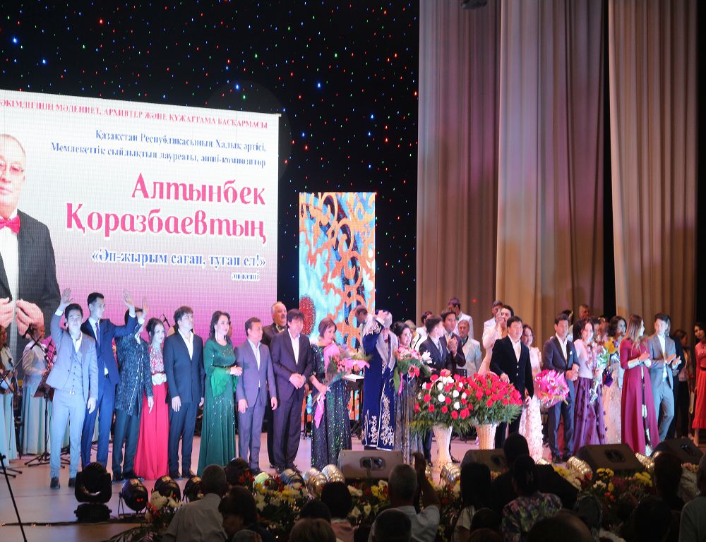 تارازدا التىنبەك قورازباەۆتىڭ «ءان-جىرىم ساعان, تۋعان ەل!» اتتى ءان كەشى ءوتتى