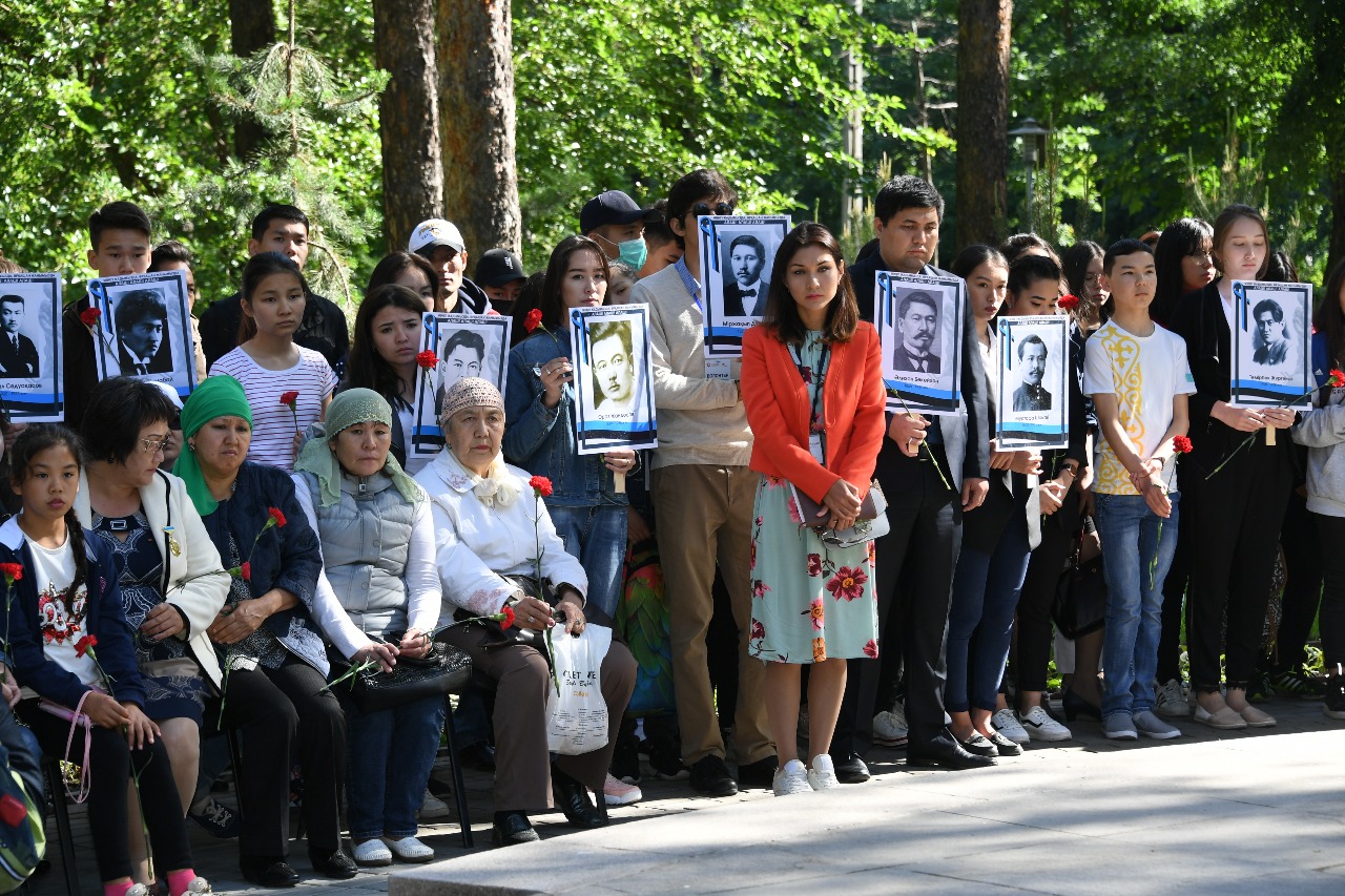 الماتىدا اشارشىلىق قۇرباندارىنا تاعزىم ەتتى