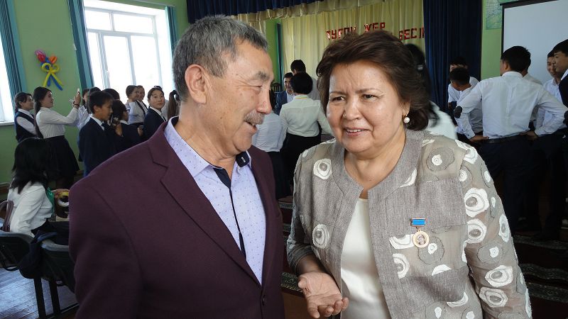 اقتەرەك اۋىلىنىڭ تۇرعىندارى قالامگەرلەر قاۋىمىمەن اراعا ەلۋ جىل سالىپ قاۋىشتى
