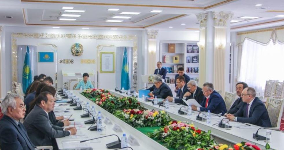 مەملەكەتتىك حاتشىنىڭ توراعالىعىمەن مەملەكەتتىك رامىزدەر جونىندەگى رەسپۋبليكالىق كوميسسيانىڭ وتىرىسى ءوتتى