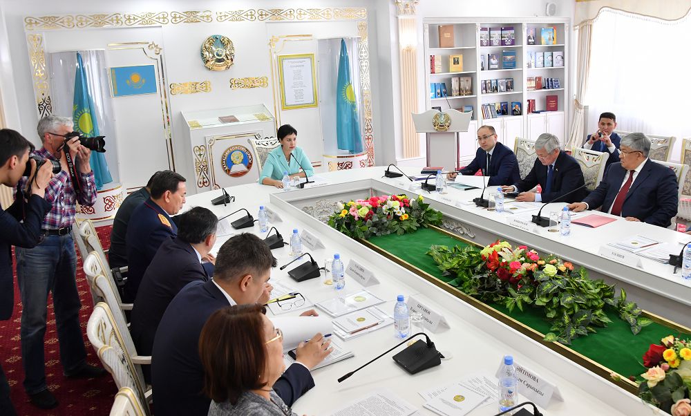 مەملەكەتتىك رامىزدەر ماسەلەسى قارالدى