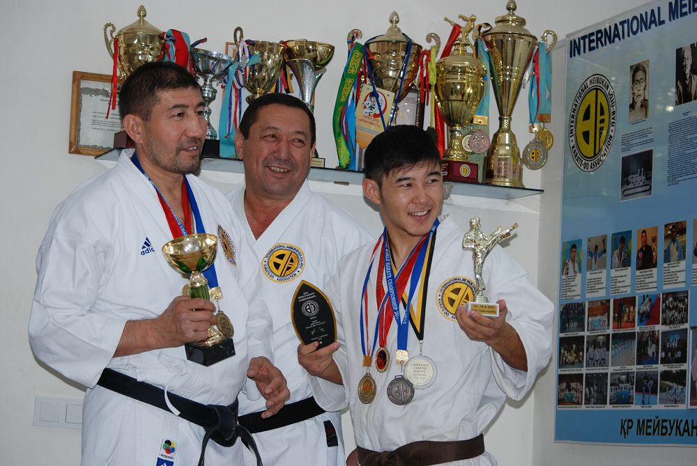 «بار قازاق مەيبۋكانشى بولسا دەيمىز!..»