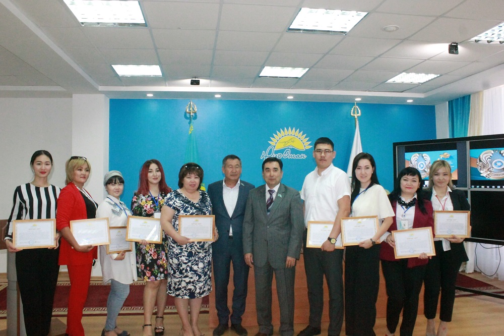 اقتاۋدا مەملەكەتتىك رامىزدەر كۇنىندە نۇروتاندىقتار ەرىكتىلەر توبىن مارپاتتادى