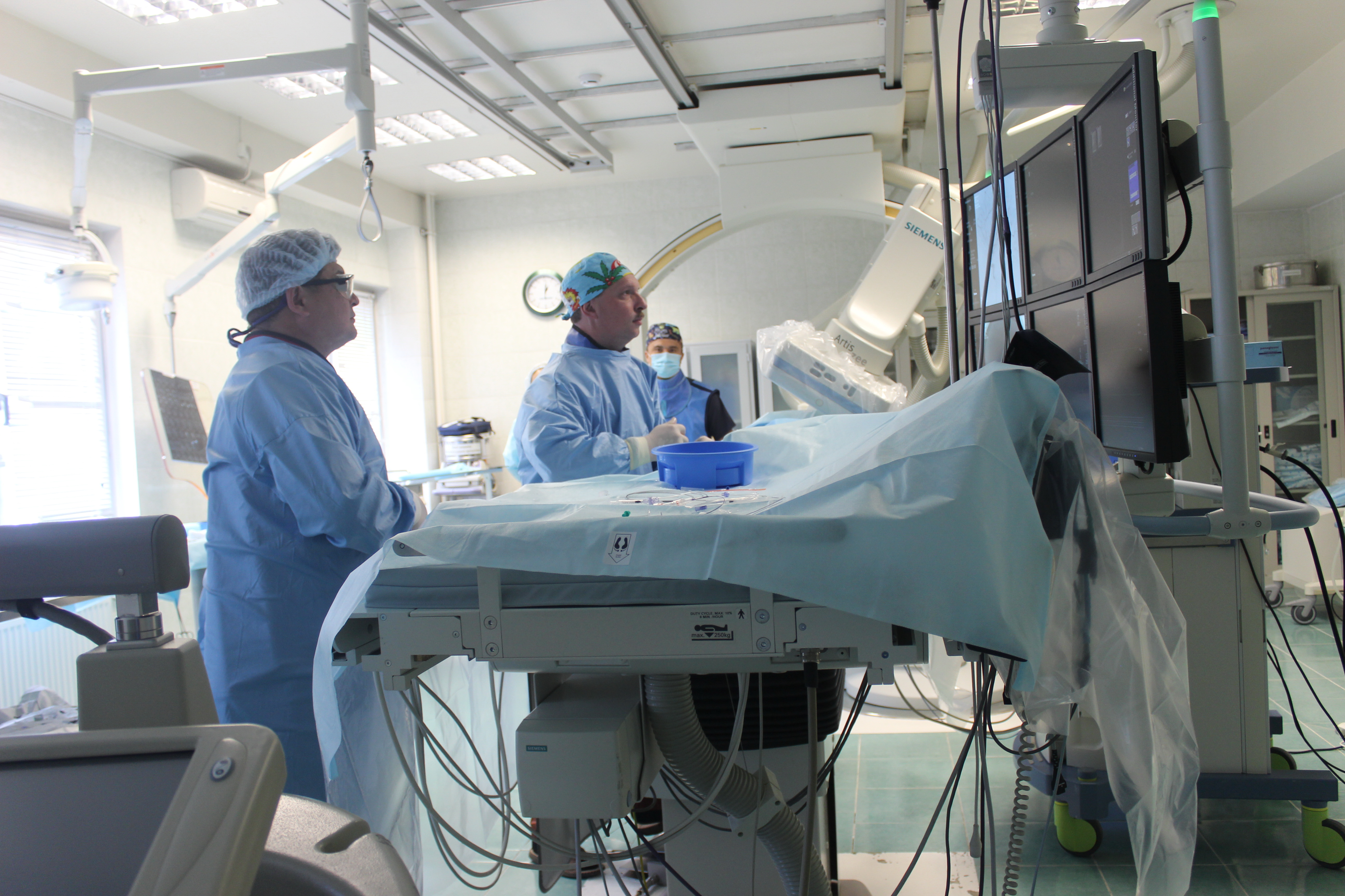 كوز ءىشى قاتەرلى ىسىگىنە شالدىققان بالالارعا تۇڭعىش رەت وپەراتسيا جاسالدى