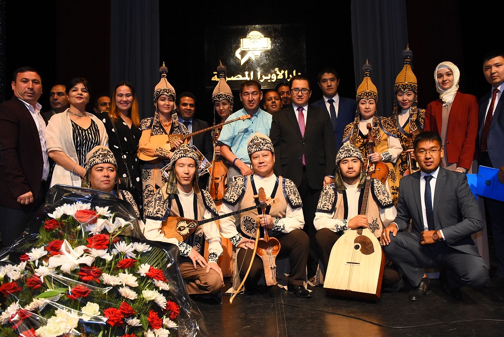 قوستانايلىق «اقجەلەڭ» فولكلورلىق ءانسامبلى مىسىردا ونەر كورسەتتى