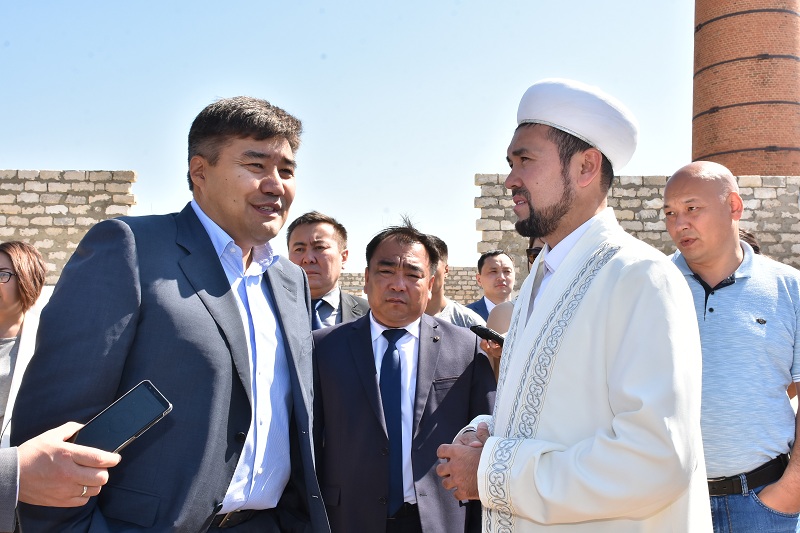 دارحان كالەتاەۆ ءدىن سالاسىندا يمامدارمەن بىرلەسە اتقاراتىن جۇمىستىڭ التى باعىتىن اتادى