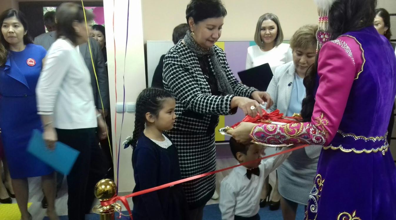 قامقورلىققا مۇقتاج بالالار ۋنيۆەرسيتەت اياسىندا اشىلعان ورتالىقتا ءبىلىم الاتىن بولادى