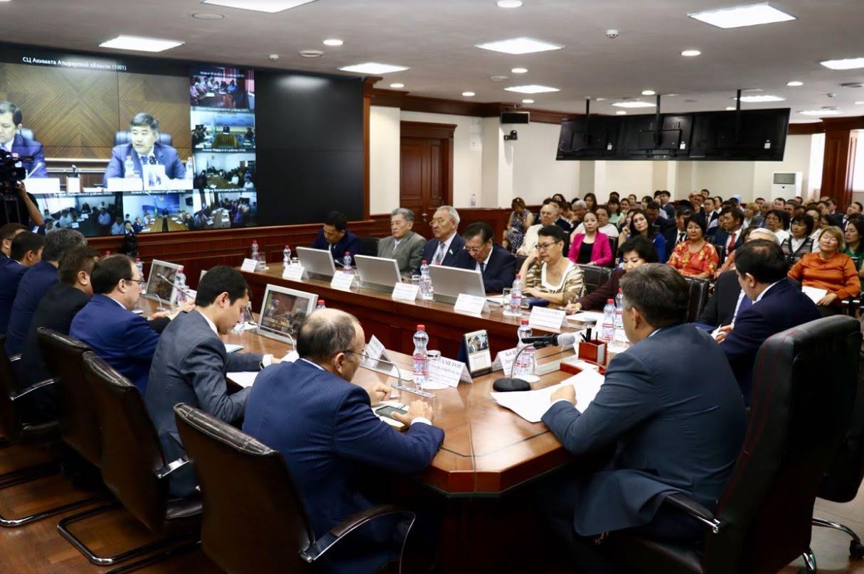 اتىراۋدا مەملەكەت پەن ازاماتتىق سەكتوردىڭ ءوزارا بايلانىسى ماسەلەسى تالقىلاندى