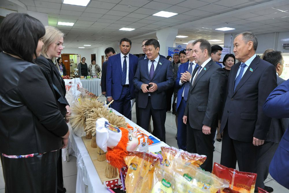 سەنات جانە ءماجىلىس دەپۋتاتتارى جۇمىس ساپارىمەن قىزىلجار ءوڭىرىن ارالادى