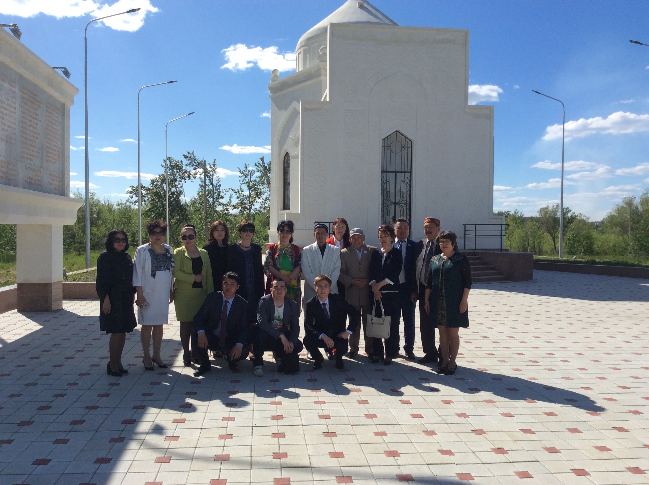 رەسەيلىك قازاقتار قوستانايداعى كيەلى جەرلەردى ارالادى