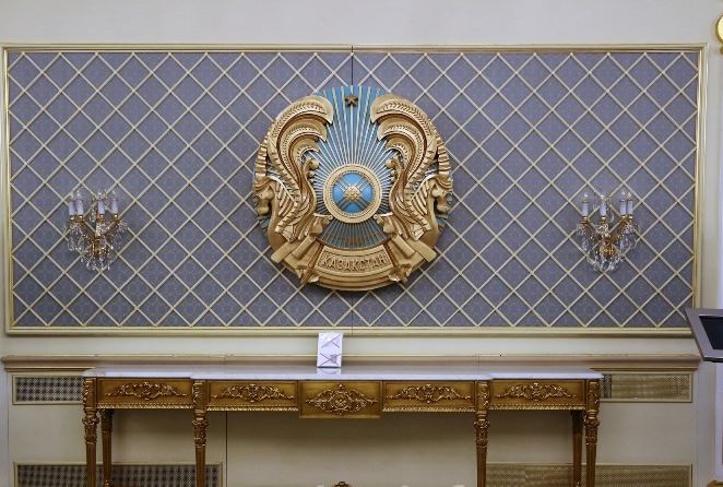 ەلتاڭباداعى «قازاقستان» ءسوزىنىڭ جازىلۋى وزگەرۋى مۇمكىن