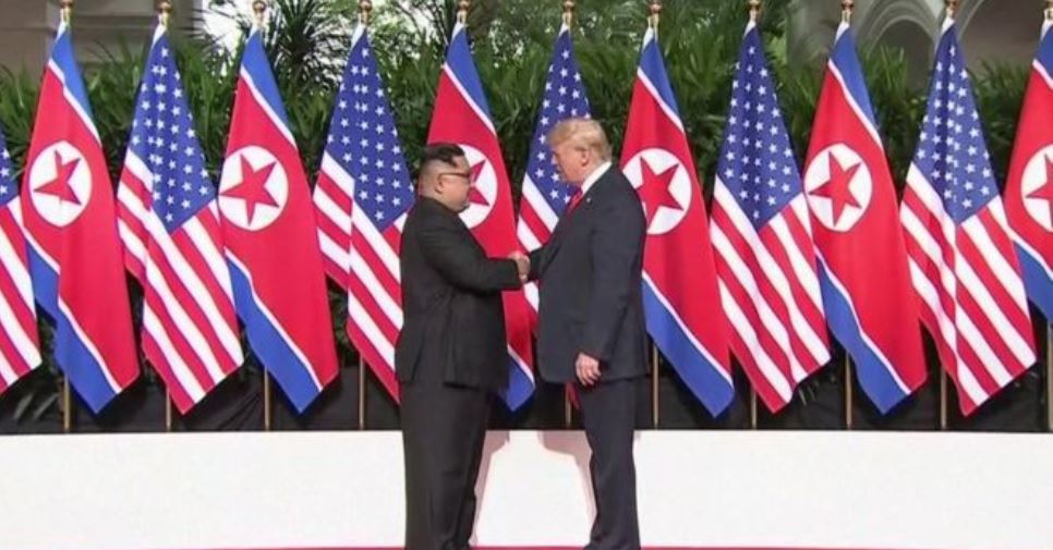 دونالد ترامپ پەن كيم چەن ىن كەزدەستى