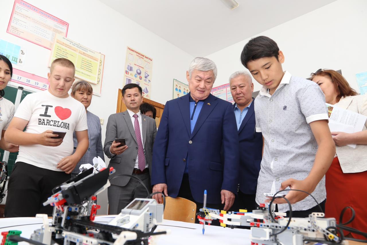 قارعالىدا اتا-اناسىز قالعان ءۇش بالا باسپانالى بولدى