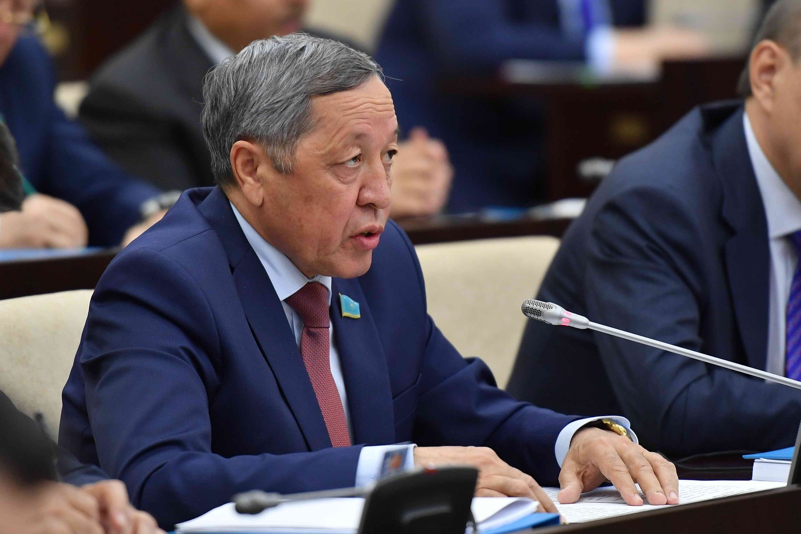 سەناتور مۇxتار جۇماعازيەۆ جىل سايىن قايتالاناتىن كەمشىلىكتەردى سىنادى