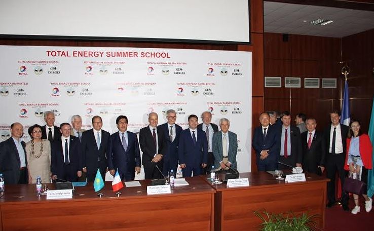 الماتىدا توتال ەنەردجي جازعى مەكتەبى اياقتالدى