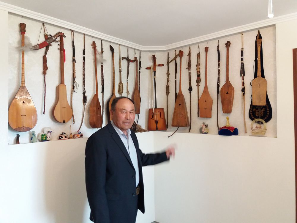 كامەل جۇنىستەگى. دومبىرانىڭ قوڭىر ءۇنى
