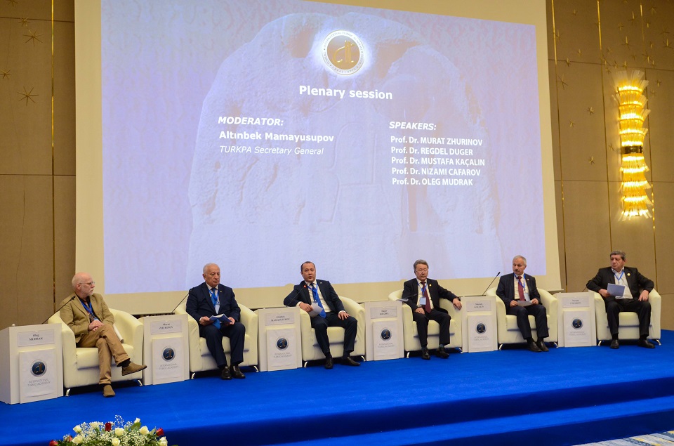 «التايستيكا, تۇركولوگيا, موڭعوليستيكا اسسوتسياتسياسىن» قۇرۋ تۋرالى شەشىمگە قول قويىلدى