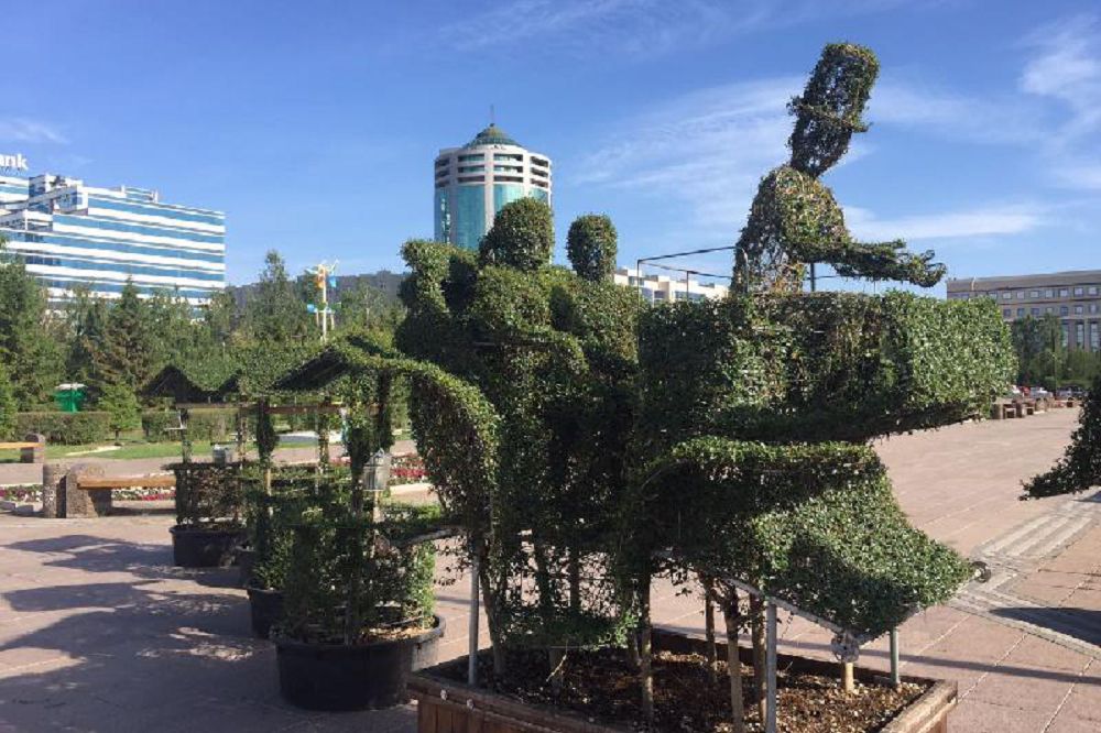 «ادەبيەت بۋلۆارى» مەن «عارىش ساياباعى»