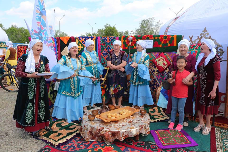 اقسۋدا قىمىزمۇرىندىق مەرەكەسى ءوتتى