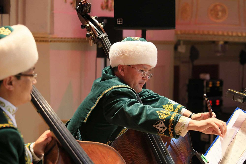 مادەنيەت ماماندارىن كىم دايىندايدى؟ 