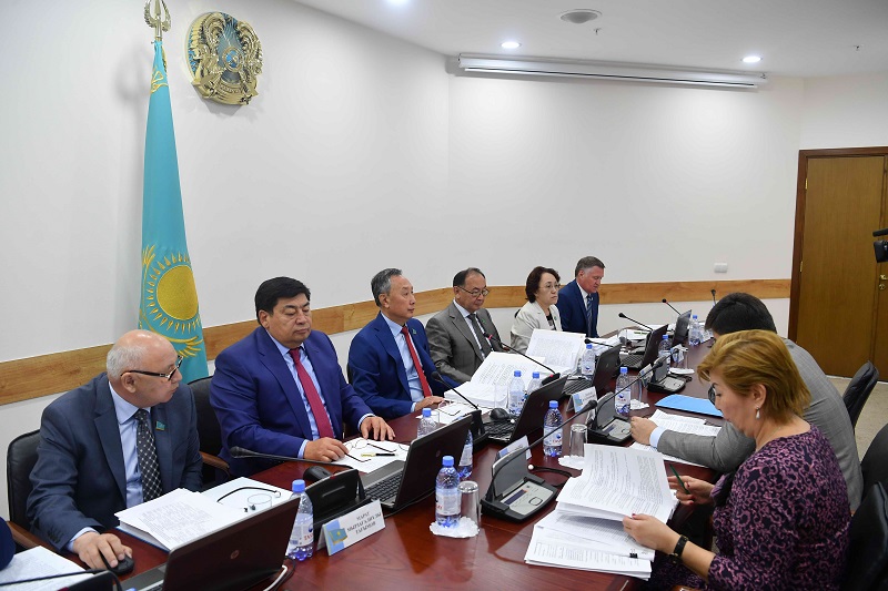 ادۆوكاتتىق قىزمەت جانە زاڭ كومەگى ماسەلەلەرى بويىنشا وزگەرىستەر قارالدى