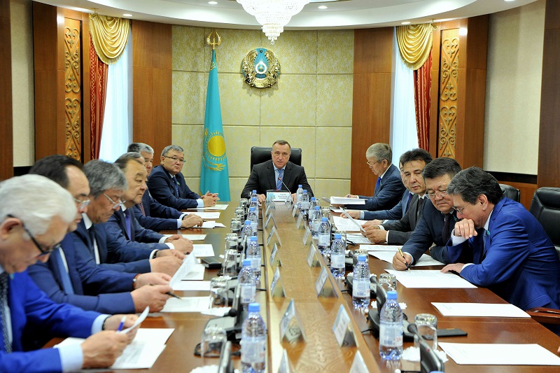 سەناتورلار پرەزيدەنت باستاماسىن ىسكە اسىرۋ بارىسىن تالقىلادى