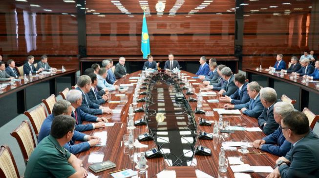 مەملەكەت باسشىسىنىڭ تاپسىرماسىمەن ب.ساعىنتاەۆ پەن ءا.جاقسىبەكوۆ تۇركىستان وبلىسىنىڭ اكىمىن تانىستىردى