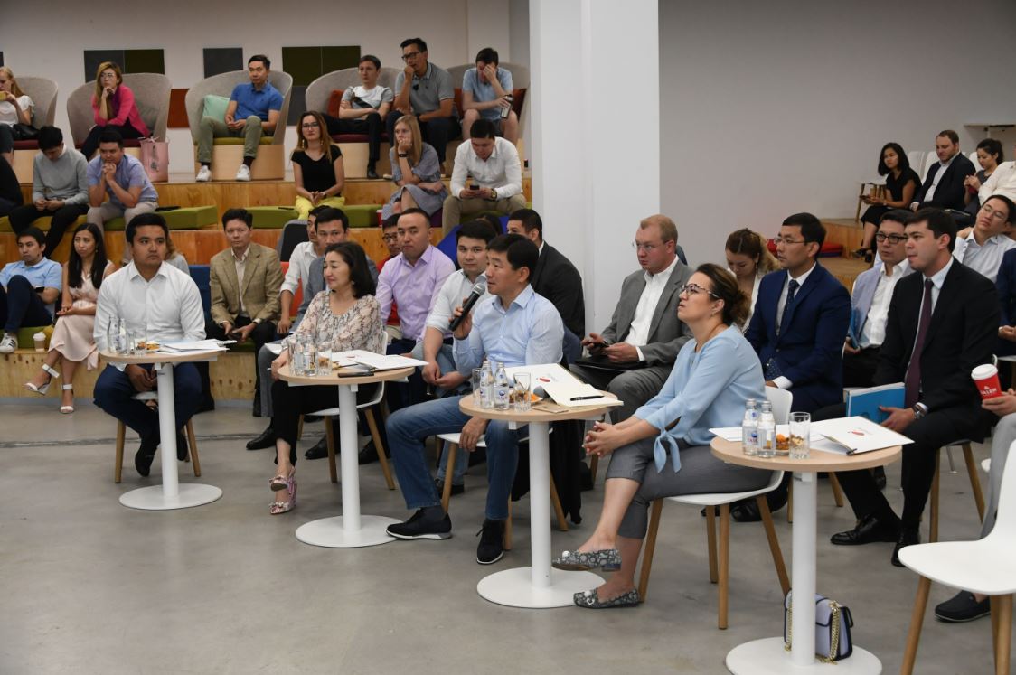 الماتىنىڭ اكىمى ستارتاپ-كومپانيالارىنىڭ وكىلدەرىمەن كەزدەستى
