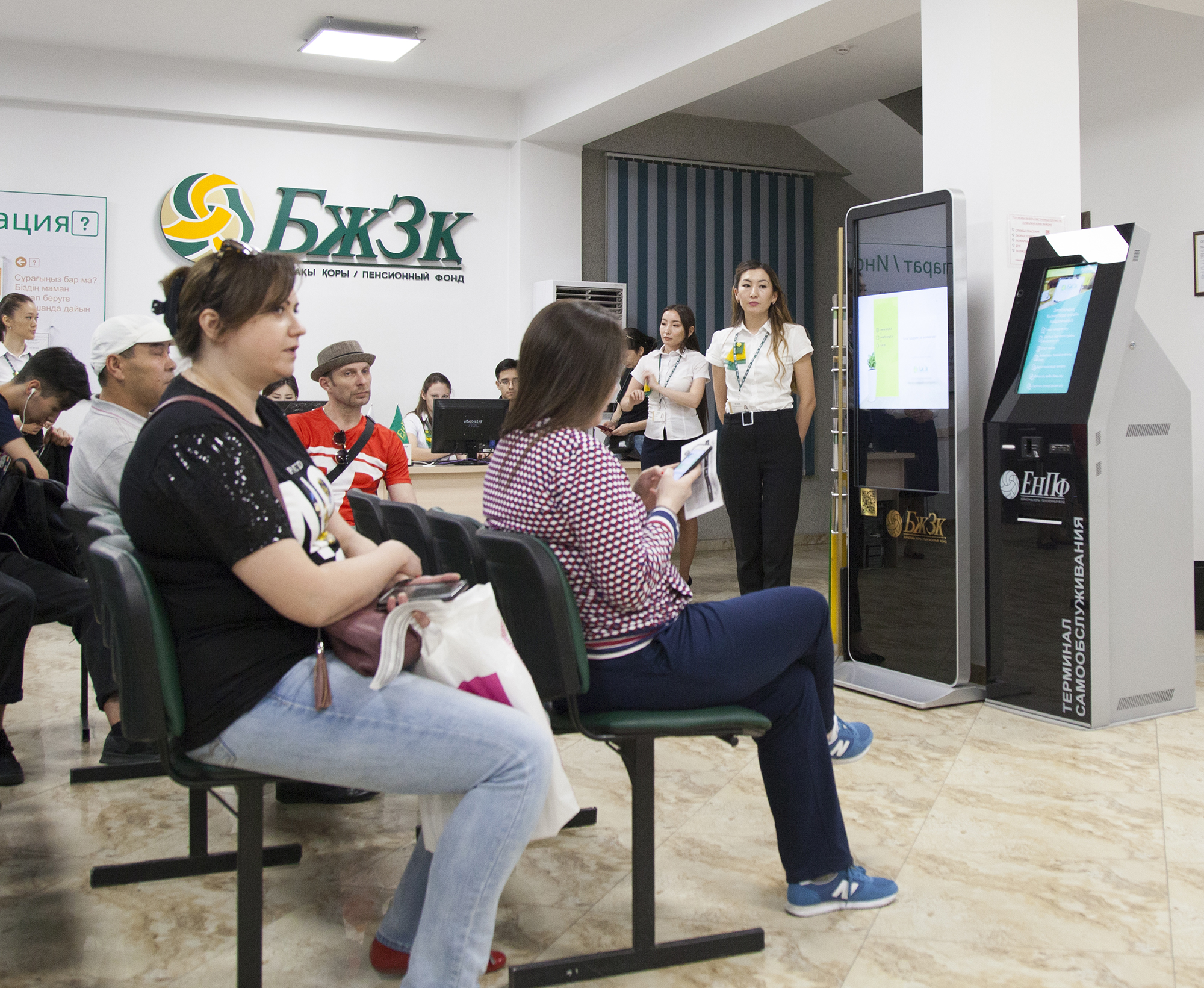 الماتىدا زەينەتاقى قورىنا كەلۋشىلەر سانى رەكوردتىق كورسەتكىشكە جەتتى