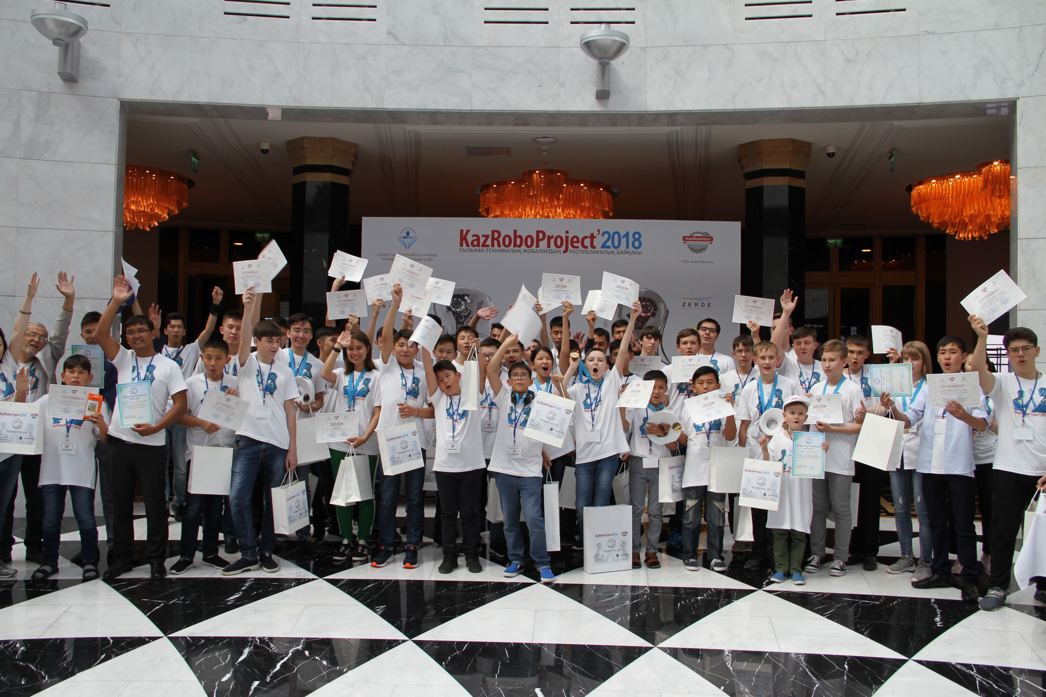 استانادا ميني روبوتتار بايقاۋىنىڭ فينالى ءوتتى