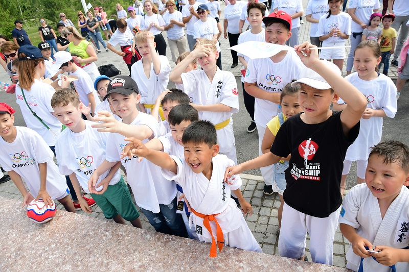 قازاقستان حالقى ءداستۇرلى حالىقارالىق وليمپيادا كۇنىن اتاپ وتۋدە