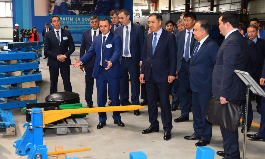 پرەمەر-مينيستر جۇمىس ساپارىمەن اقمولا وبلىسىنا باردى