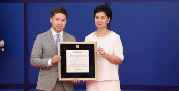 گۇلشارا ابدىقالىقوۆا ەلباسىنىڭ باق سالاسىنداعى سىيلىقتارىن تاپسىرۋ راسىمىنە قاتىستى