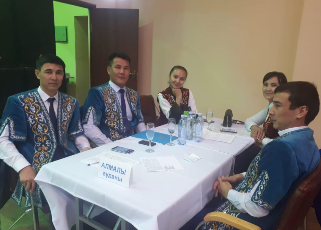 الماتىدا مەملەكەتتىك قىزمەتكەرلەر اراسىندا ءتىل سايىسى ءوتتى