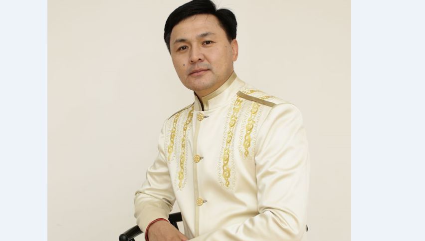 ەنشىسى ەلوردادان بۇيىرعان دوسىمجان تاڭاتاروۆ 