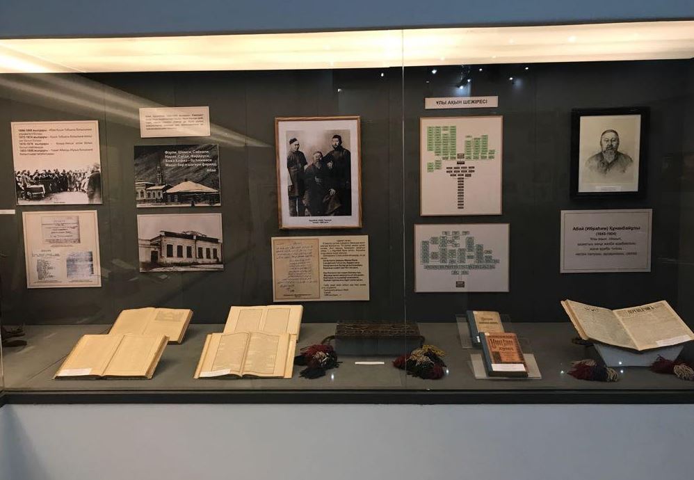 ابايدىڭ حاتى استانا كورمەسىنە قويىلدى